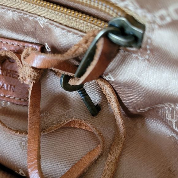 Italian Petusco Leather Hobo Handbag - Picture 4 of 12